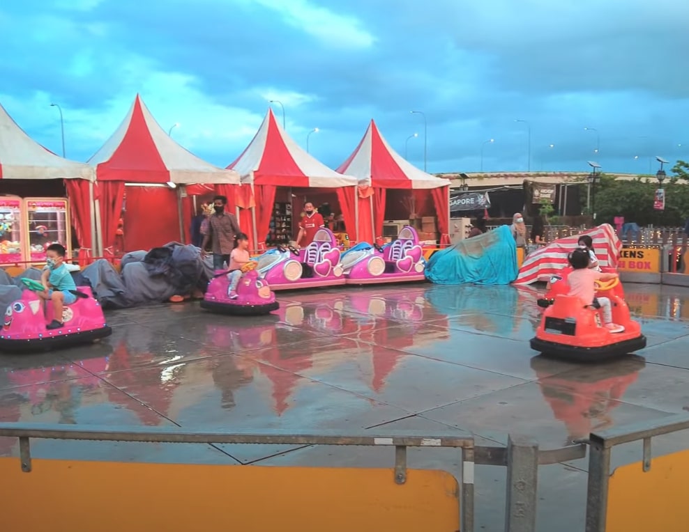 3. Play by the carnival.