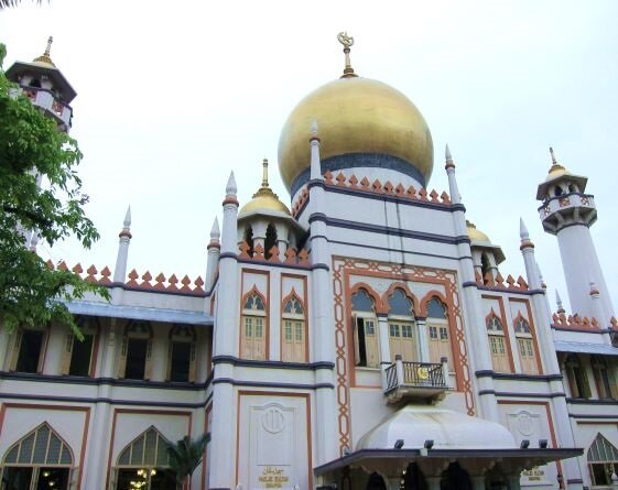 Explore the coastal Kampong Mosque.